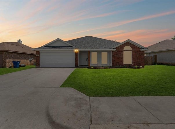 521 Pine Street, Crowley, TX 76036