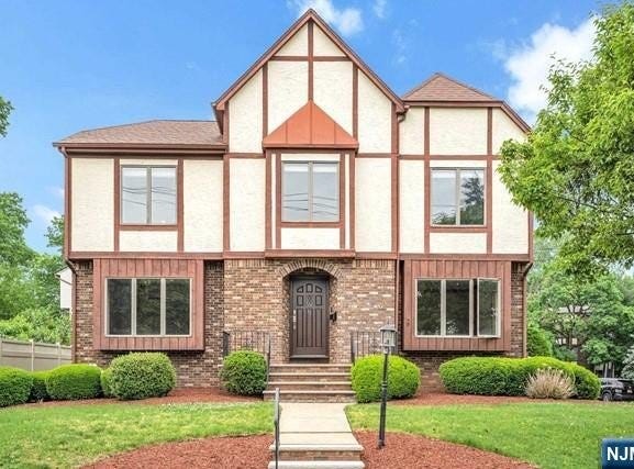 23 Bohnert Place, Waldwick, NJ 07463