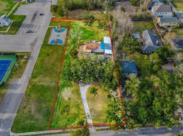 407 E Second Street, Pass Christian, MS 39571