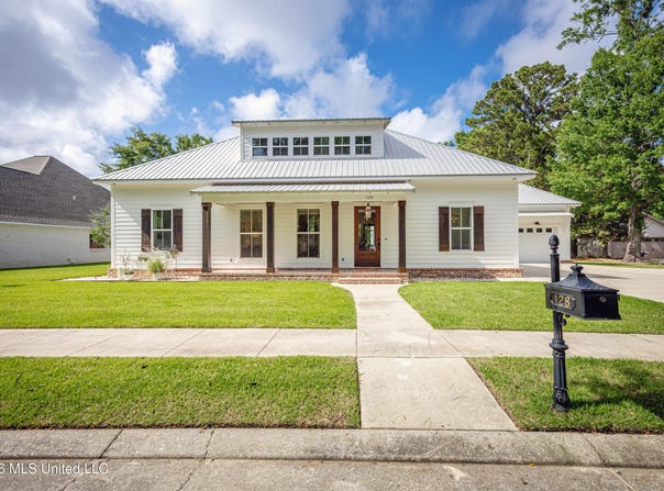 128 Heron Park Place, Ocean Springs, MS 39564