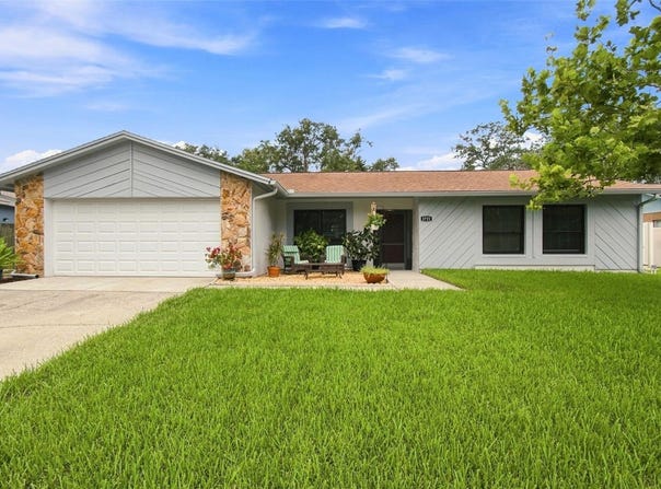 3721 SAND PEBBLE Drive, VALRICO, FL 33596