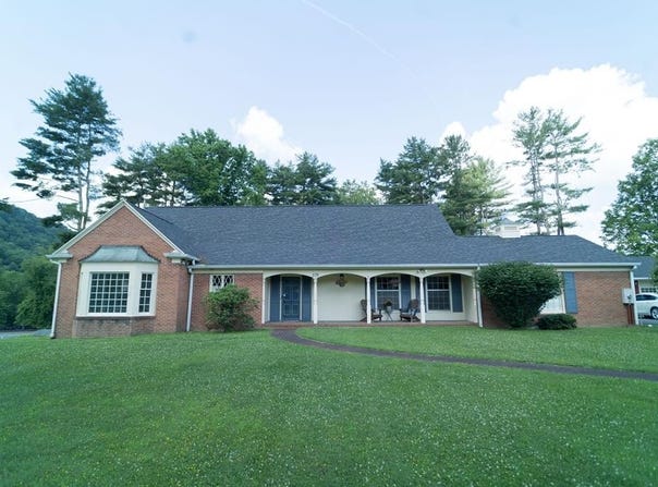 379 Edgewater Drive, Cedar Bluff, VA 24609