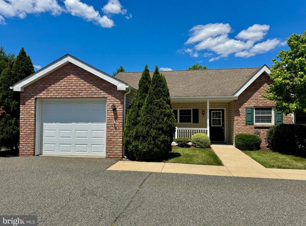 53 BARDS Way, POTTSTOWN, PA 19464