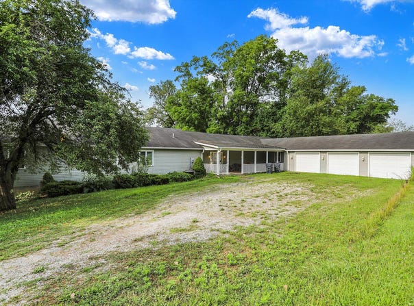 402 N Mohee Drive, Hartford City, IN 47348