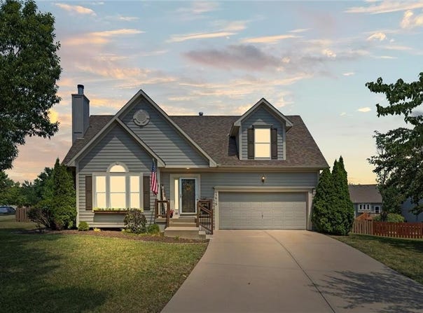 15615 S Brougham Drive, Olathe, KS 66062