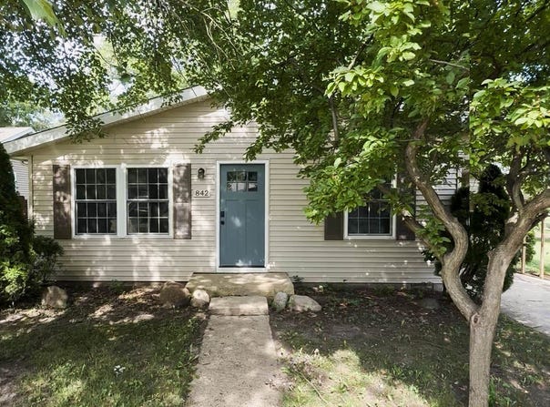 842 N Walnut Street, Monticello, IL 61856