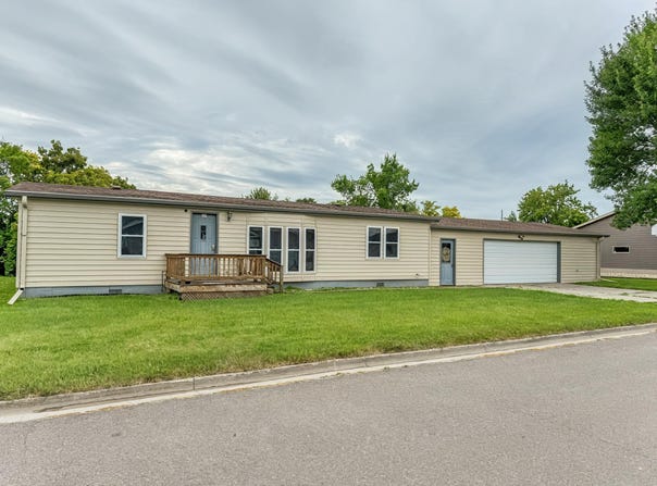 506 E 9TH Avenue, Groton, SD 57445