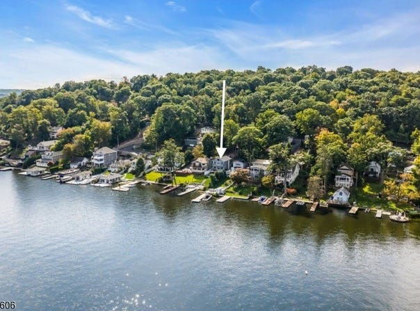 413B Lakeside Blvd, Hopatcong Boro, NJ 07843-1621