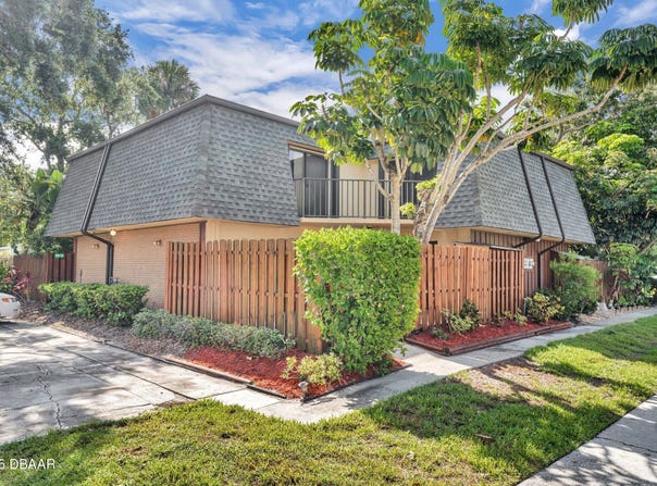 3824 Saxon Drive, New Smyrna Beach, FL 32169