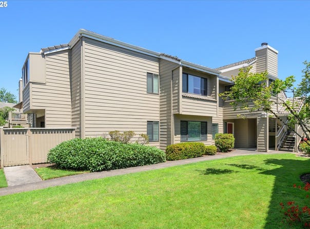 2141 LAKE ISLE CT, Eugene, OR 97401