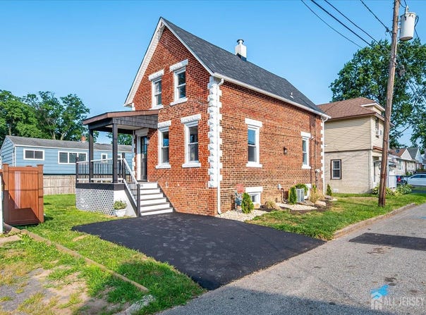 16 Woodview Avenue, Fords, NJ 08863