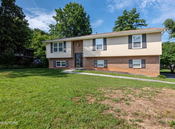 2423 Southview Drive, Maryville, TN 37803