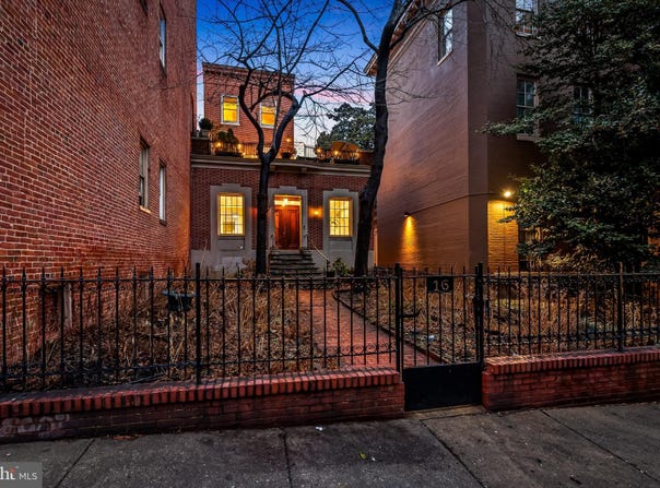16 W READ Street, BALTIMORE, MD 21201