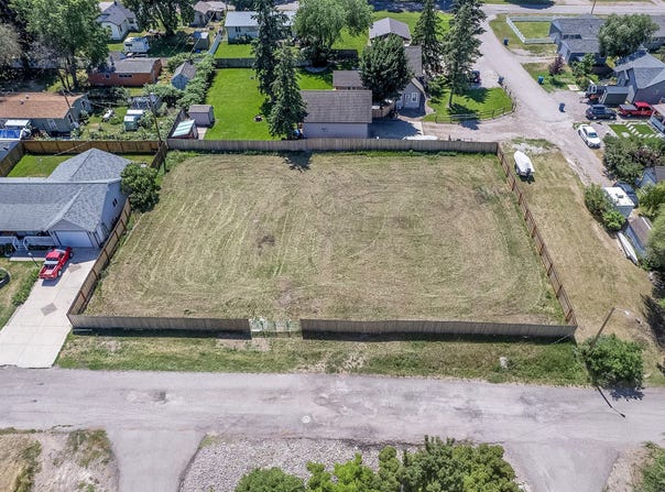 604 10th Avenue E, Polson, MT 59860