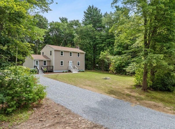 4 Simmons St, Freetown, MA 02702