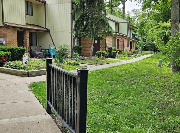 2208 GREENWOOD DRIVE, LINDENWOLD, NJ 08021