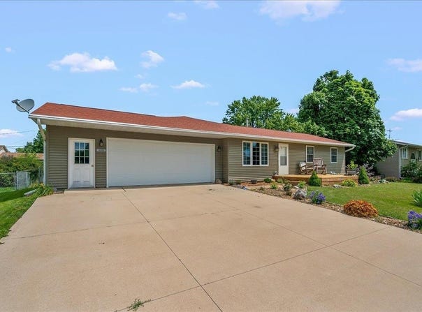 400 E Elder Street, Dike, IA 50624