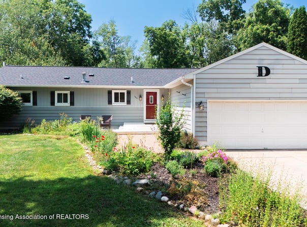 1232 Sandhill Drive, DeWitt, MI 48820