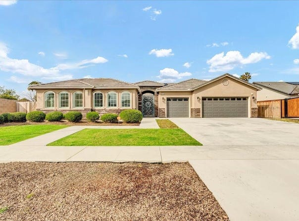 1684 W Berkshire Lane, Hanford, CA 93230