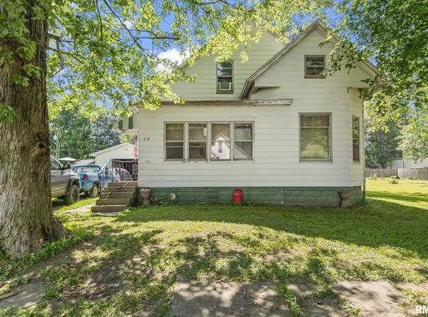 215 N WILSON Street, Girard, IL 62640