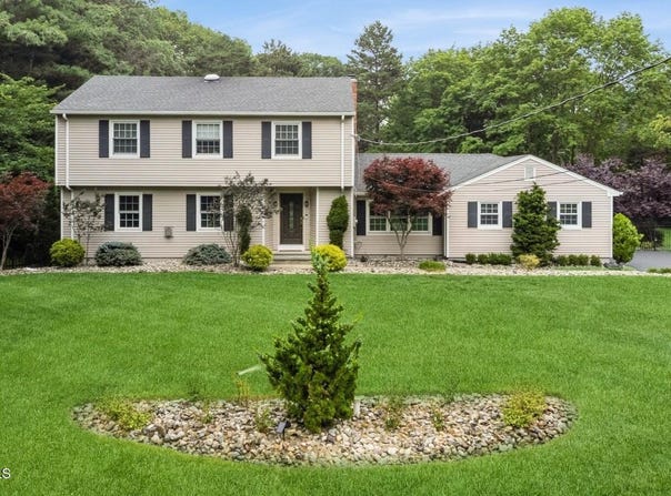 12 Fairway Avenue, Eatontown, NJ 07724