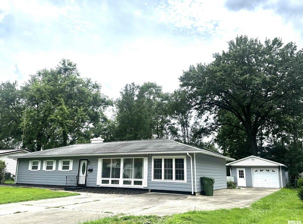6 CHARLES Drive, Centralia, IL 62801