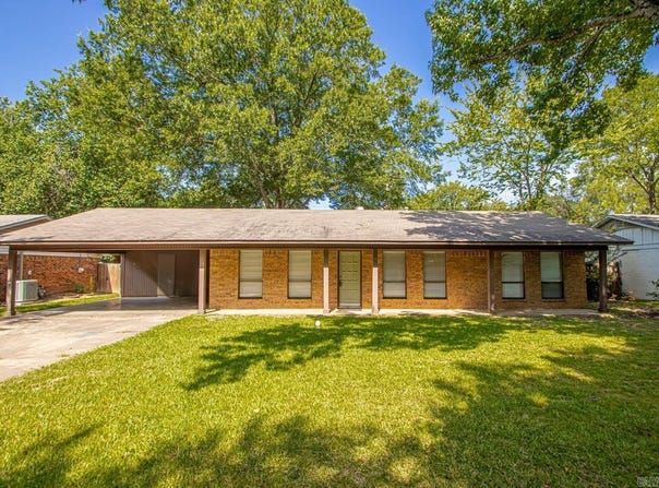 2107 West Street, Conway, AR 72032