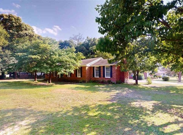 900 14th St, HARTSVILLE, SC 29550
