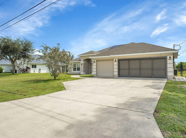 6904 NW Dorothy Street, Port Saint Lucie, FL 34983