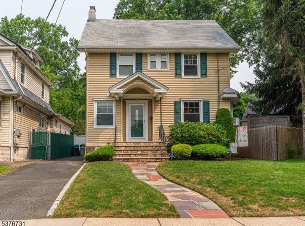 105 E Roselle Ave, Roselle Park Boro, NJ 07204-1368