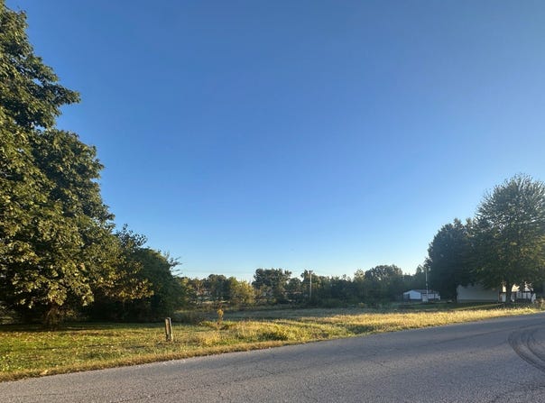 1 Roser Dr, Carmi, IL 62821