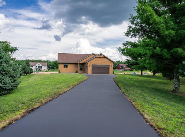 N7586 N Stone Gate Drive, New Lisbon, WI 53950