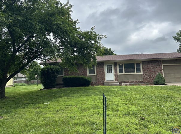 104 Sage RD, Silver Lake, KS 66539