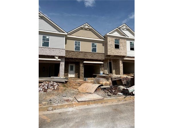 41 Creekside Commons Drive, Hoschton, GA 30548