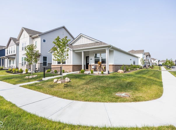 360 Lincoln Circle W, Fortville, IN 46040