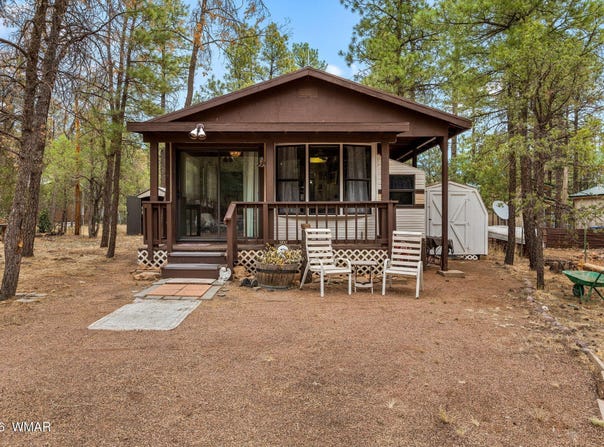 2164 S Woods Drive, Overgaard, AZ 85933