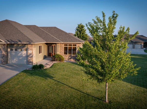 2390 Riviera RD, Sioux Center, IA 51250