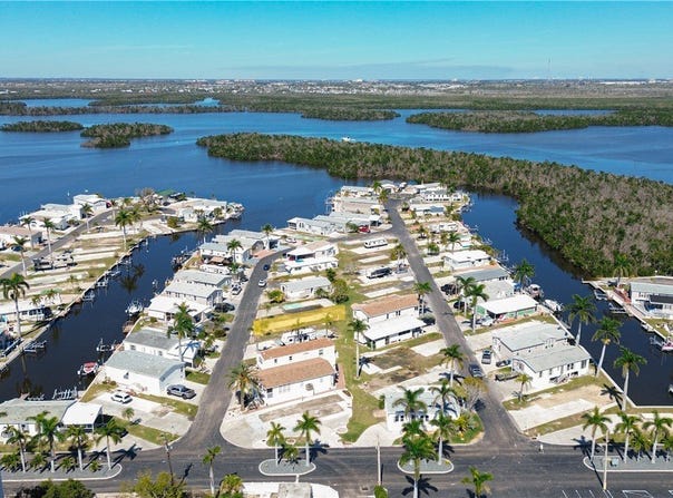 128 CORTEZ Way, Fort Myers Beach, FL 33931