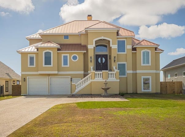 32 Southpointe Cir, ROCKPORT, TX 78382