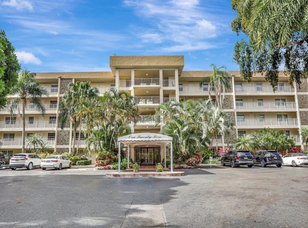 4000 Cypress Grove Way, Pompano Beach, FL 33069