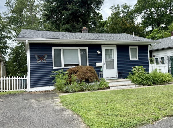 13 Middlesex Avenue, Keyport, NJ 07735