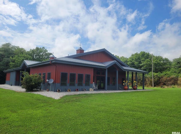 10701 E SAVANNA Road, Mt Vernon, IL 62864