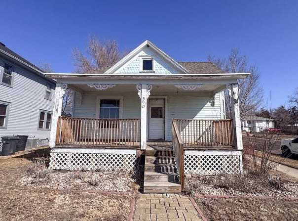 500 W Pleasant Dr, Pierre, SD 57501