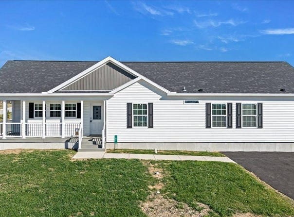 1412 HEYTESBURY Road, WALNUTPORT, PA 18088