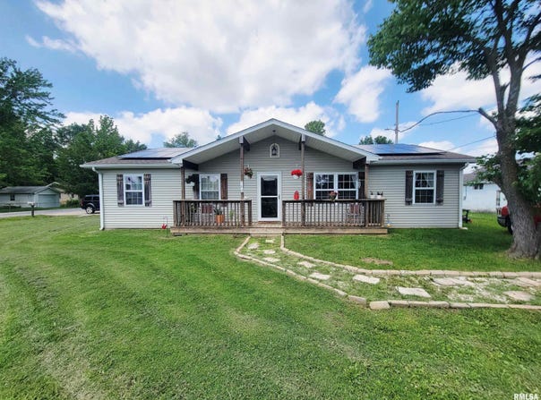 100 STABLE Drive, Carterville, IL 62918