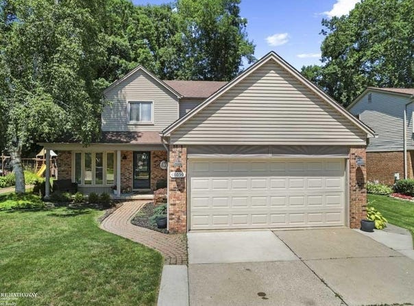 18059 Foxpointe, Clinton Township, MI 48038