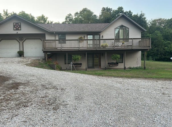 22842 E 1500 N Road, Easton, IL 62633