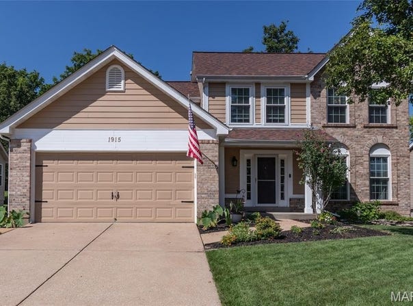 1915 Fox Pointe Drive, Arnold, MO 63010