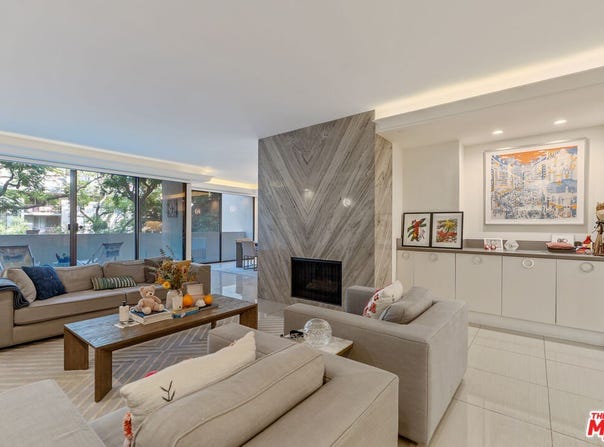 325 N Oakhurst Dr, Beverly Hills, CA 90210