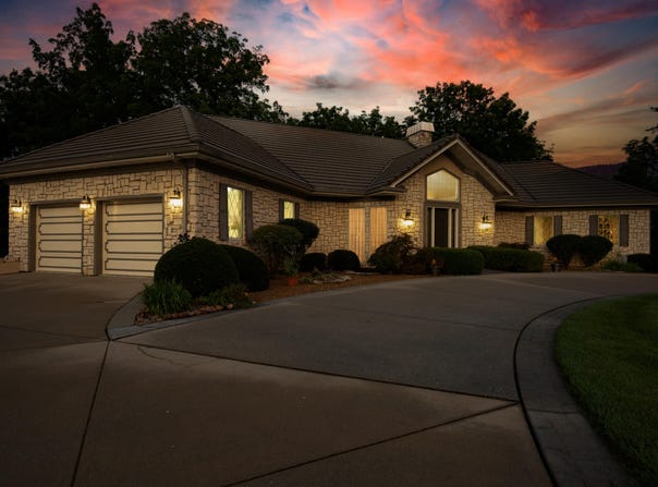 458 S Oaks Drive, Springfield, MO 65809